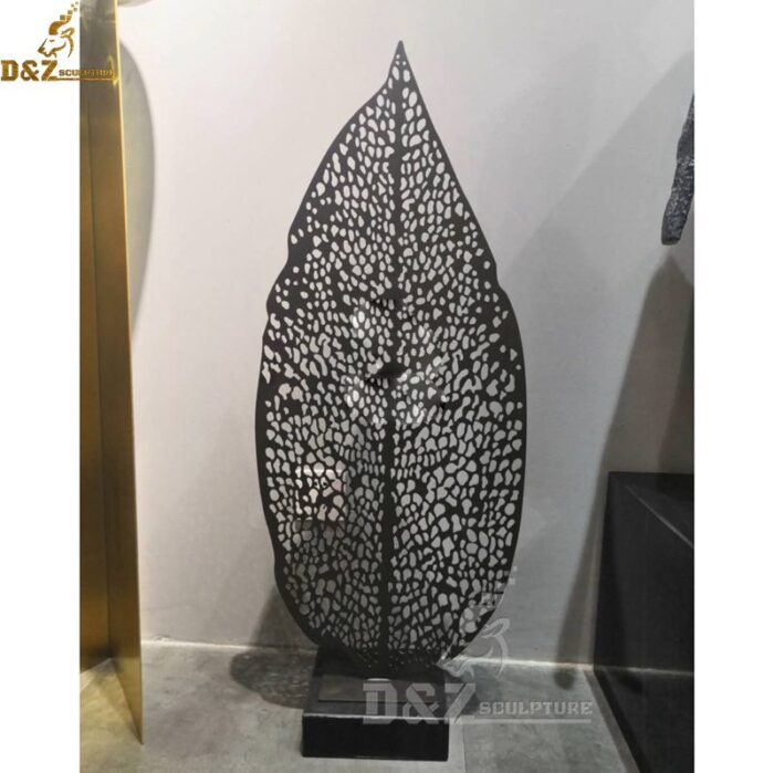 leaf sculpture on stand outdoor metal leaf sculpture for decor DZM 077