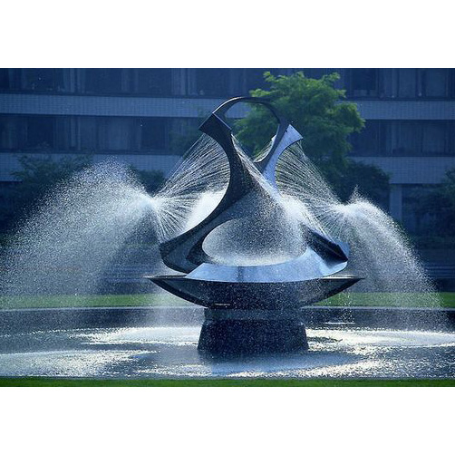 large outdoor fountain